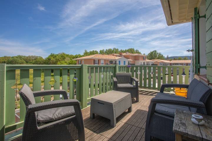 Entire apartment, Apartment 'Au Calme Avec Terrasse' with Private Terrace and Wi-Fi in Cogolin, Mediterranean Coast (France)