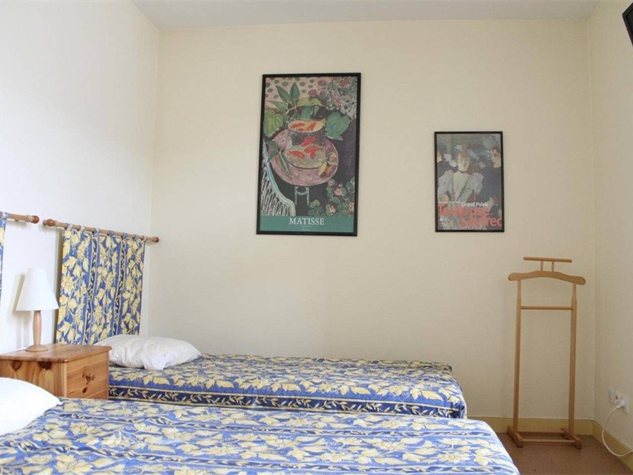 Entire apartment, Charming 1Br Apt in Historic Building, Central La Rochelle, Near Old Port, Private Parking in La Rochelle, La Rochelle region