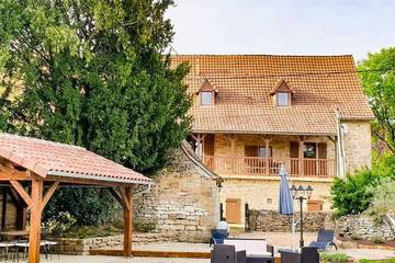 Gîte pour 8 personnes, avec jardin à BIO