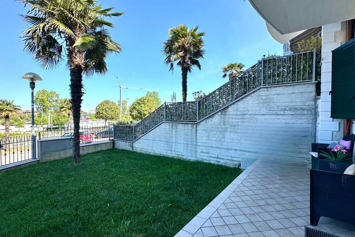 Ganze Wohnung, P034 - Porto Recanati, new three-room apartment with garden in Porto Recanati, Adriaküste Marken