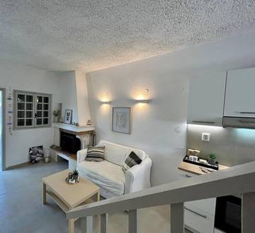 Gîte pour 3 personnes, avec terrasse et vue dans Selianitika