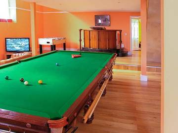 Log Cabin for 8 People in New Forest National Park, South West England, Photo 4