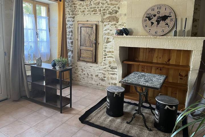 Gîte pour 6 personnes, avec piscine et jardin à Taillant