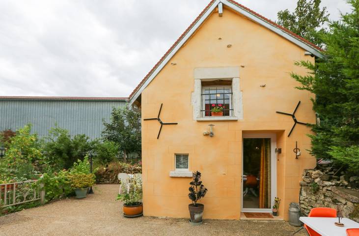 Gîte pour 4 personnes, avec terrasse et jardin à Ouanne
