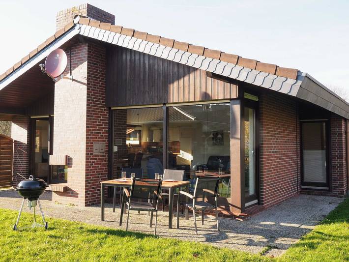 Ferienwohnung für 5 Personen, mit Terrasse und Garten in Tossens