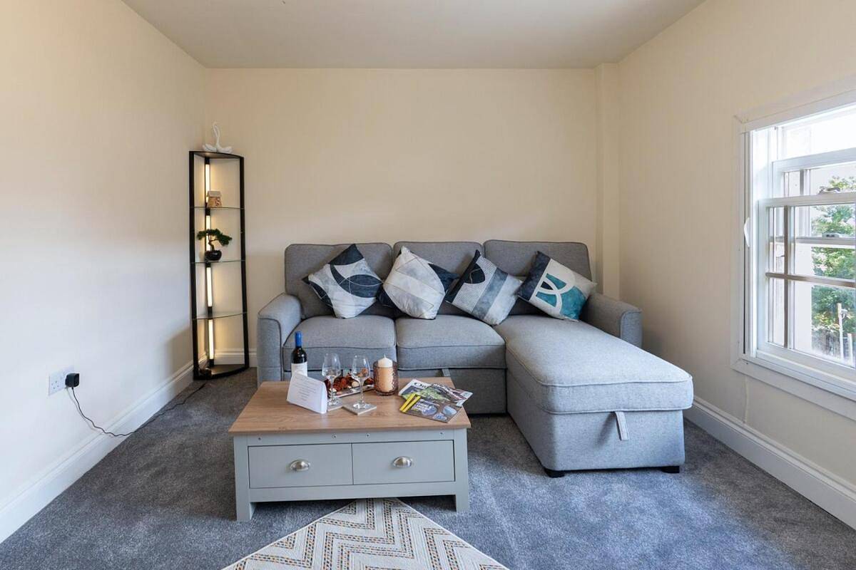 Entire apartment, Two-Bedroom Apartment in Winchester, South Downs