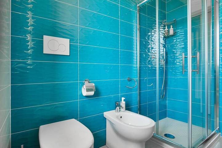 Apartamento entero, Blue Sky Apartment es un apartamento situado en el centro histórico de Meta, recientemente renovado, con aparcamiento privado, a solo 5 minutos en coche de la famosa playa de Alimuri. Una excelente solución tanto para aquellos que buscan una estancia r in Meta, Sorrento Coast