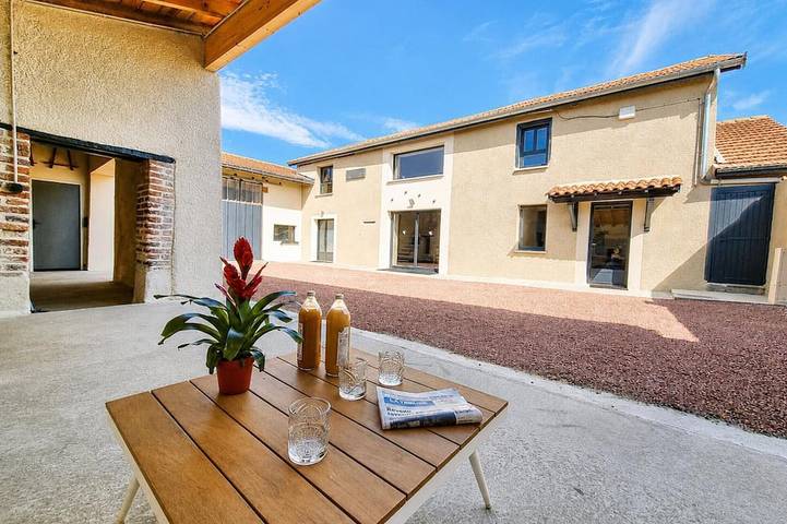 Gîte pour 11 personnes, avec Terrasse et Jardin