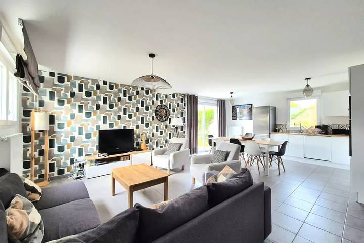 Location de vacances pour 9 personnes, avec jardin à Hirel