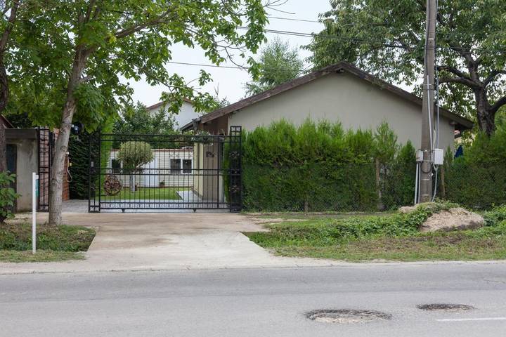 Ferienhaus für 6 Personen, mit Terrasse und Pool sowie Garten in Varna - 2