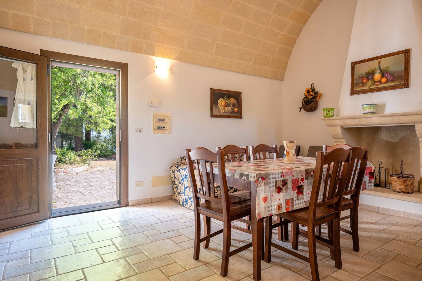 Ferienhaus 'Trullo Giovanni' mit privatem Garten, Wlan und Klimaanlage in San Michele Salentino, Salento