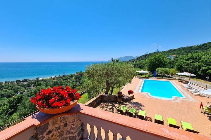 Traumvilla mit Panoramapool in Villammare, Vibonati