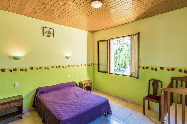 Location de vacances pour 5 personnes, avec piscine ainsi que terrasse et jardin, animaux acceptés à Salignac-Eyvigues - 4