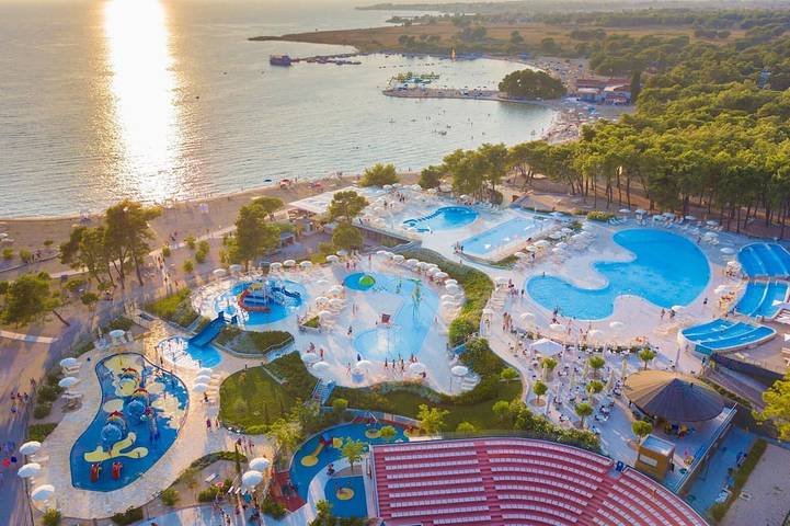 Camping für 5 Personen, mit Pool und Terrasse, mit Haustier in Privlaka