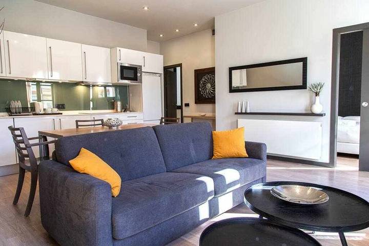 Ganze Wohnung, Ferienwohnung für 7 Personen mit Garten in Barcelona Zentrum, Barcelona
