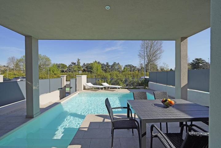 Villa pour 8 personnes, avec Terrasse et Jardin ainsi que Piscine et Sauna à Sirmione - 2