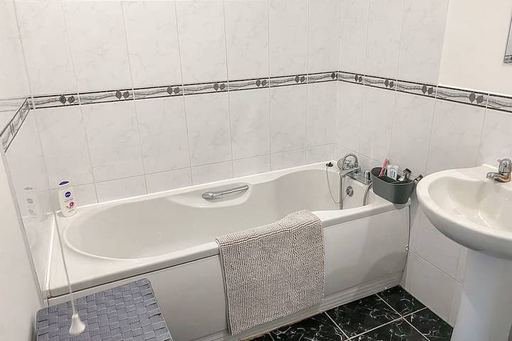 Modern-Cottage-Ensuite mit Bad-Stadtblick-Gaia Lane in Staffordshire