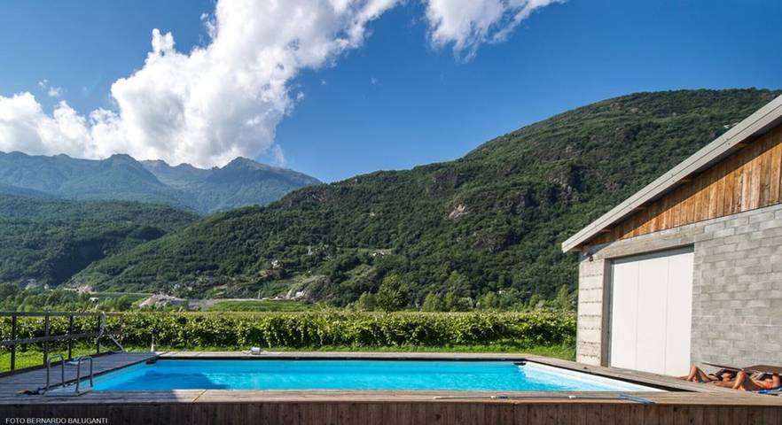 Entire studio, Studio apartment 'Agriturismo L'isola Del Cavallo 3' with Mountain View, Shared Garden and Wi-Fi in Talamona, Alpi Orobie Occidentali