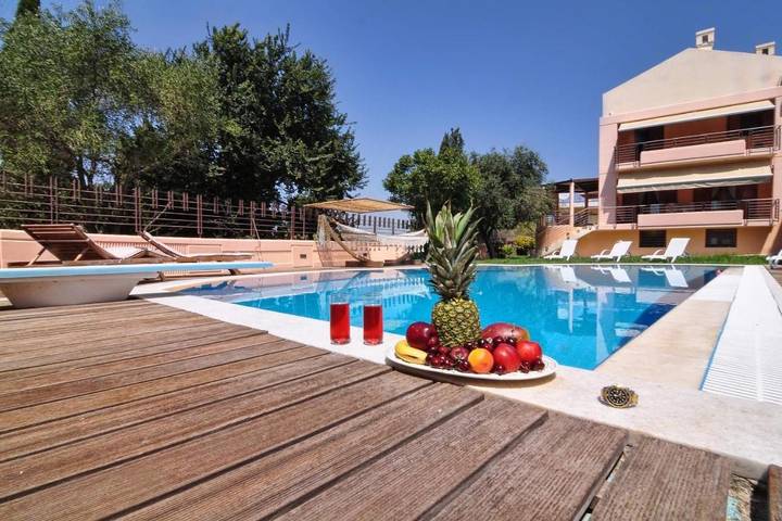 Villa for 6 people, with Balcony and Hot tub as well as Terrace and Garden in Corfu (city)