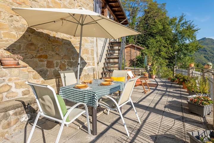 Geheel appartement, Appartement "Il Belvedere sulla Valle House" met bergzicht, wifi en terras in Pescia, Provincie Pistoia