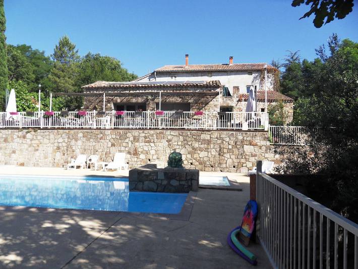 Chalet pour 6 personnes, avec piscine ainsi que terrasse et jardin en Ardèche - 4