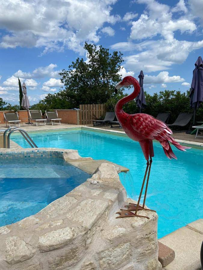 Chambre d’hôte pour 4 personnes, avec Terrasse et Jacuzzi ainsi que Jardin et Piscine