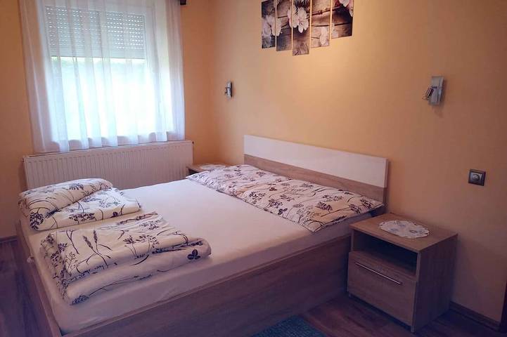 Chalet für 6 Personen, mit Balkon/Terrasse und Whirlpool sowie Terrasse und Garten in Ungarn - 3