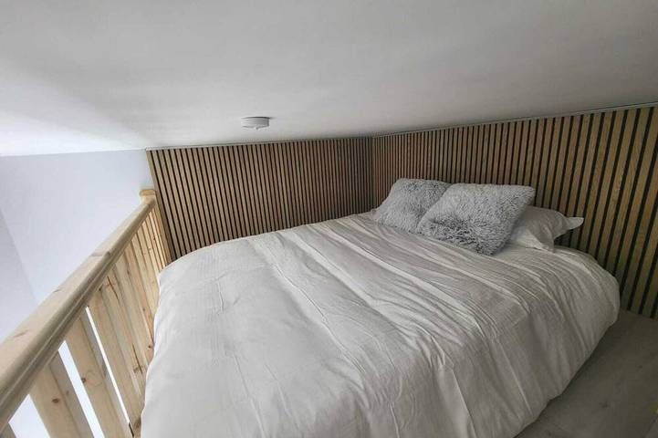 Entire apartment, Top Location - Newly Refurbed 2Bd, Sleeps 6 W/Loft in Cork, County Cork
