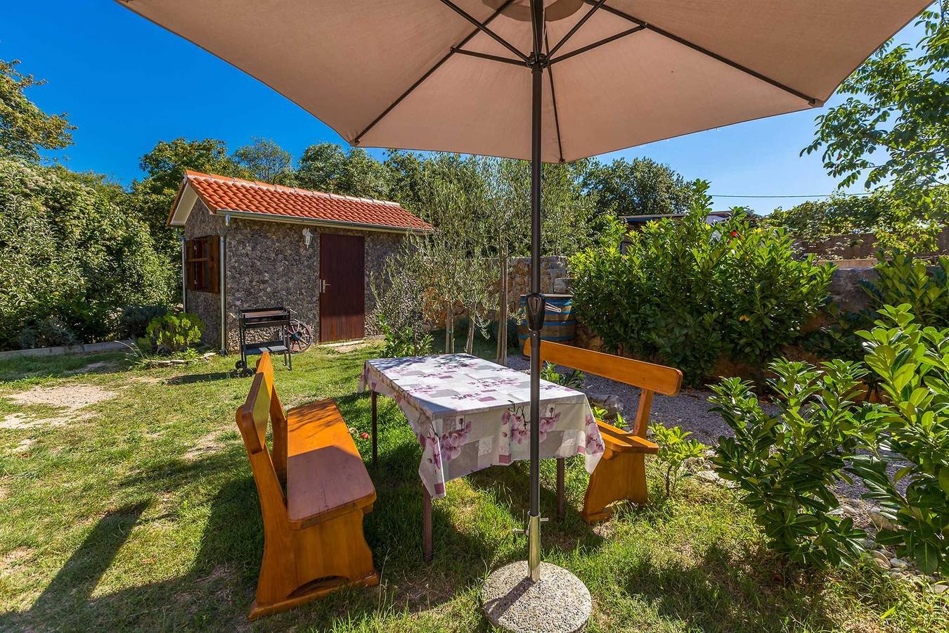 Ganze Wohnung, Rustikales Ferienhaus Vrh in Krk Stadt, Krk