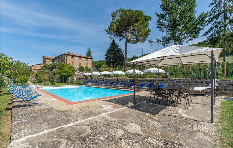 Appartamento sul fiume con piscina e giardino. in Cortona, Provincia di Arezzo