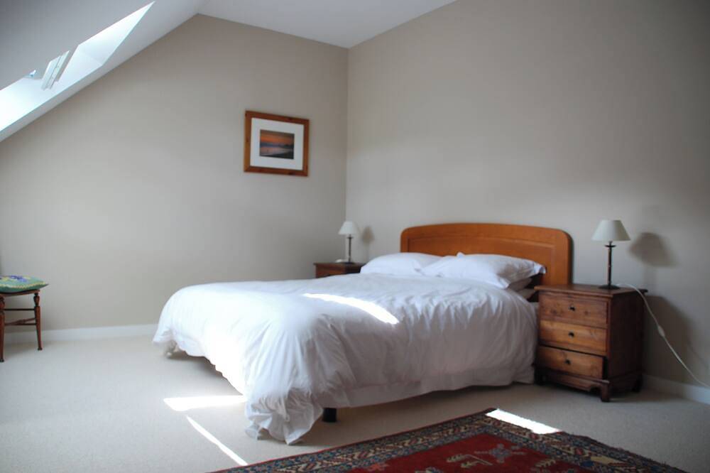 Fabulous 4-Bed House in Dinan Port. A beautiful historic building with style. in Lanvallay, Région de Dinan