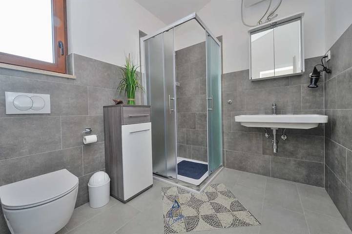 Encantadora villa de 3 dormitorios con piscina privada cerca de las playas. in Novi Grad, Mareda