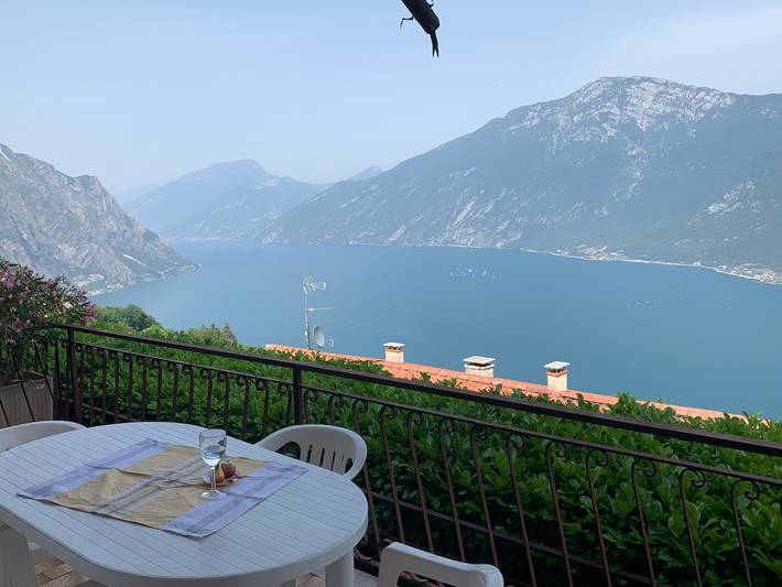 Ferienwohnung für 3 Personen, mit Balkon und Seeblick in Voltino