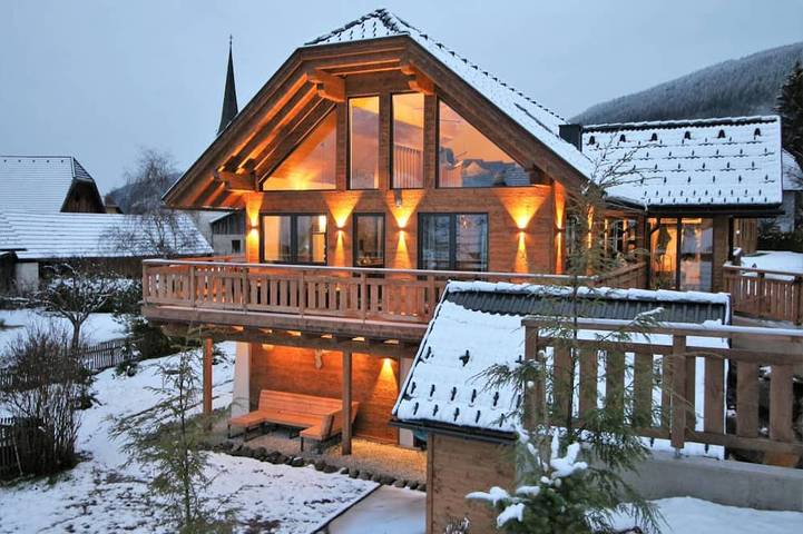 Ferienhaus für 12 Personen, mit Sauna und Garten sowie Balkon