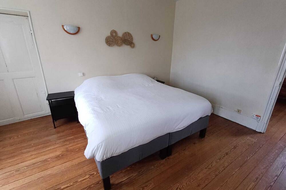 Private Family B&B Room \"Violette\" in Tournus, Région de Mâcon