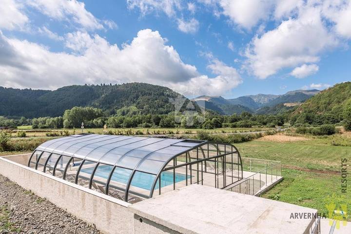 Chalet pour 8 personnes, avec jardin et piscine ainsi que vue et terrasse, animaux acceptés à Chambon-sur-Lac - 3