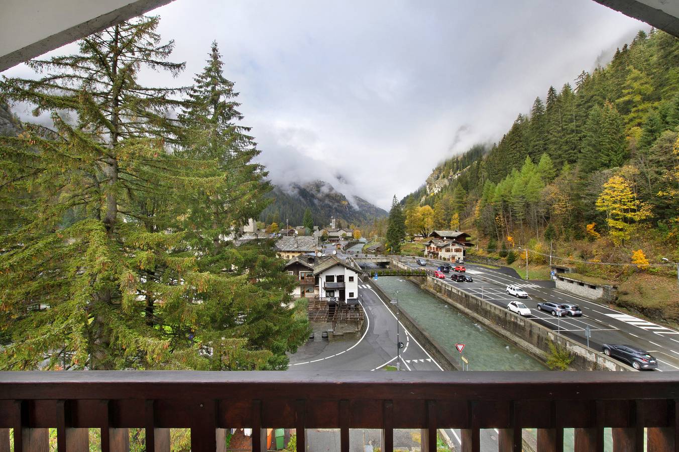 Appartamento intero, Appartamento 'Finestra Sul Monte Rosa' con vista sulle montagne, giardino in comune e Wi-Fi in Gressoney-Saint-Jean, Comune di Gressoney-Saint-Jean