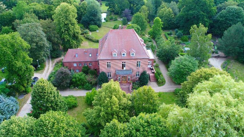 Villa für 28 Personen, mit Garten und Ausblick sowie Sauna, mit Haustier in Mecklenburgische Schweiz