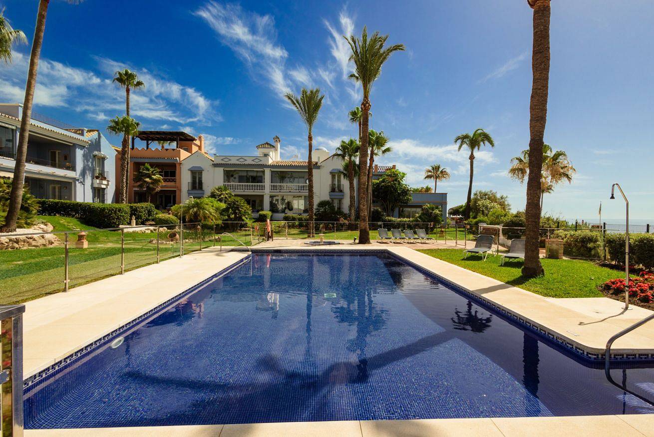 Entire apartment, Beachfront apartment with private terrace in Casares Costa, Estepona in Playa de Sabinillas, Casares