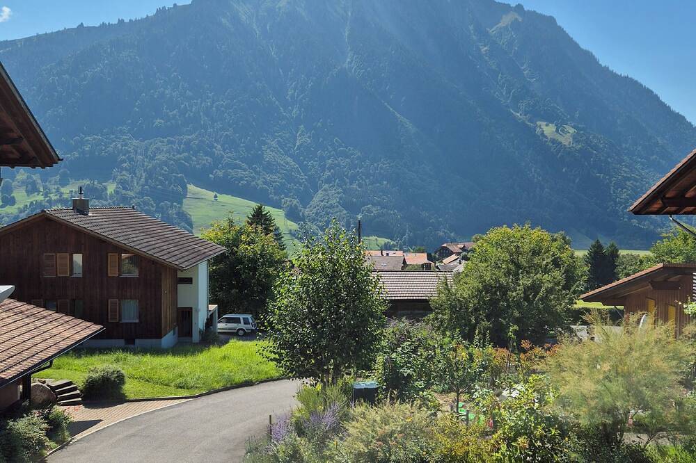 Ganze Wohnung, Gemütliche Ferienwohnung – Natur & Erholung in Aeschi bei Spiez, Thunersee