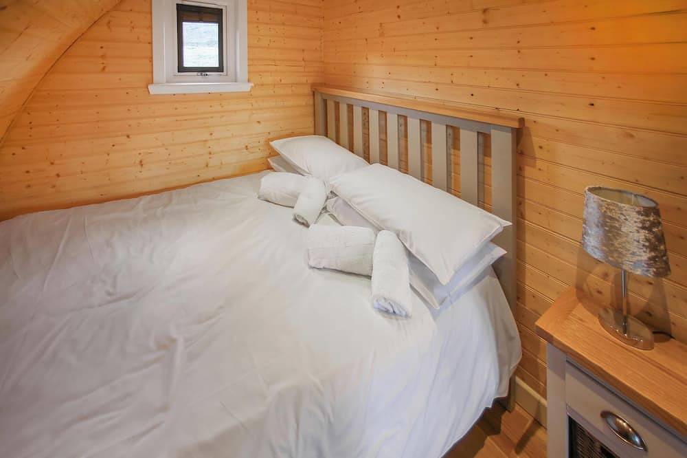 A good sized, dog friendly pod with silent surroundings. in Highlands