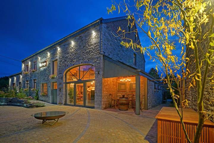 Location de vacances pour 2 personnes, avec terrasse et sauna ainsi que jacuzzi et jardin à Wellin - 3