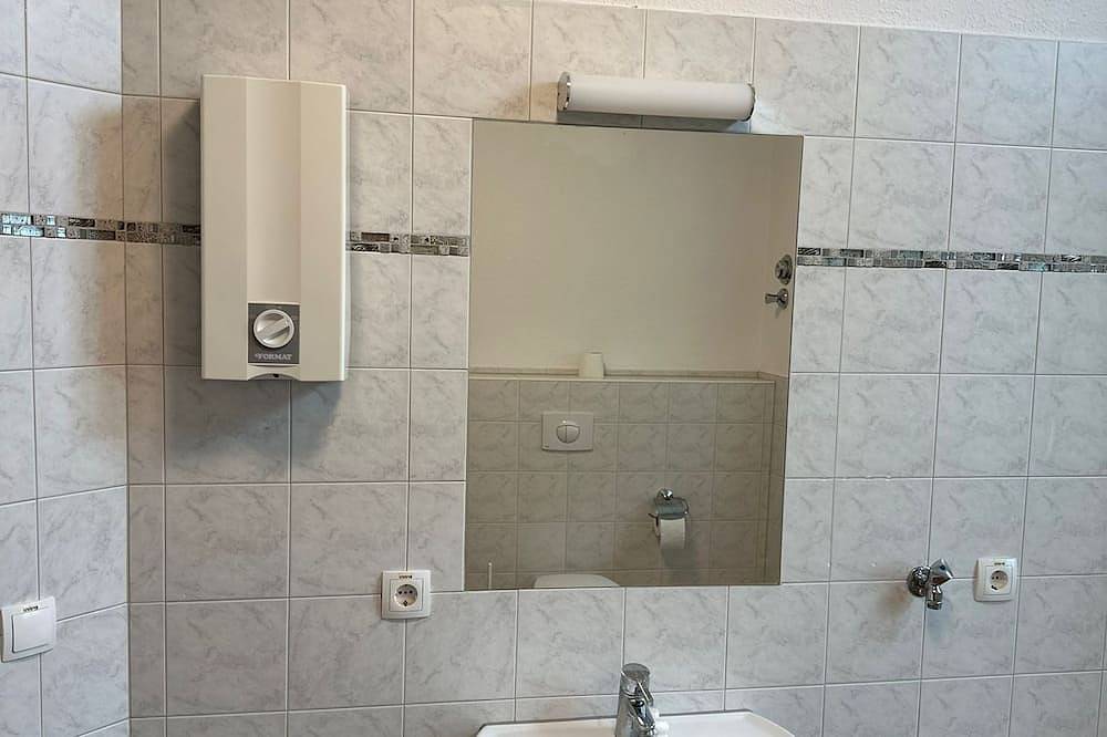 Ganze Wohnung, Gemütliches barrierefreies Apartment nahe der Peene – Komfort für Zwei in Neukalen, Kummerower See