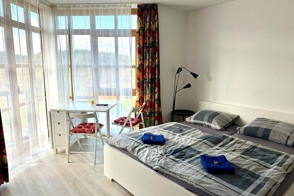Ganze Wohnung, Ferienwohnung \"Heidi\" mit traumhaftem Ausblick über See und Wälder in Rötz, Ostbayern