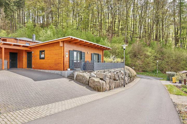 Ferienhaus für 6 Personen, mit Balkon/Terrasse und Terrasse sowie Garten und Sauna in Mendig