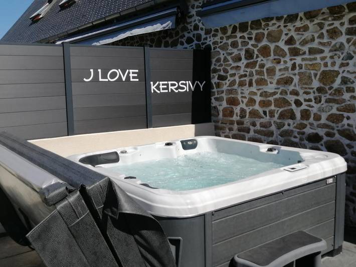 Gîte pour 4 personnes, avec sauna ainsi que jardin et jacuzzi, animaux acceptés à Trélévern - 2