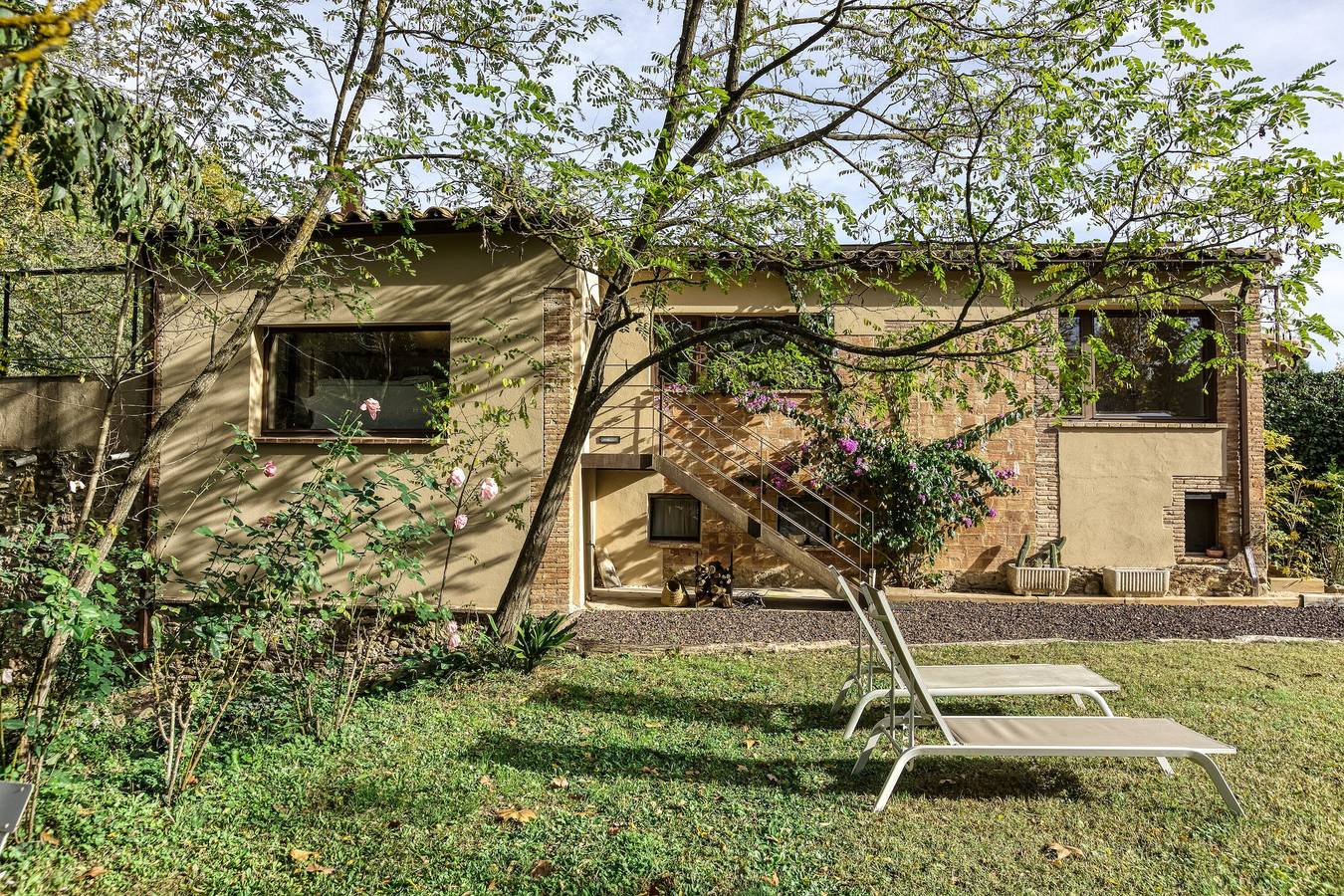 Apartamento entero, Apartamento vacacional "La Pallissa - Can Bonet" con vistas a la montaña, piscina compartida y Wi-Fi in San Martivell, Gironés