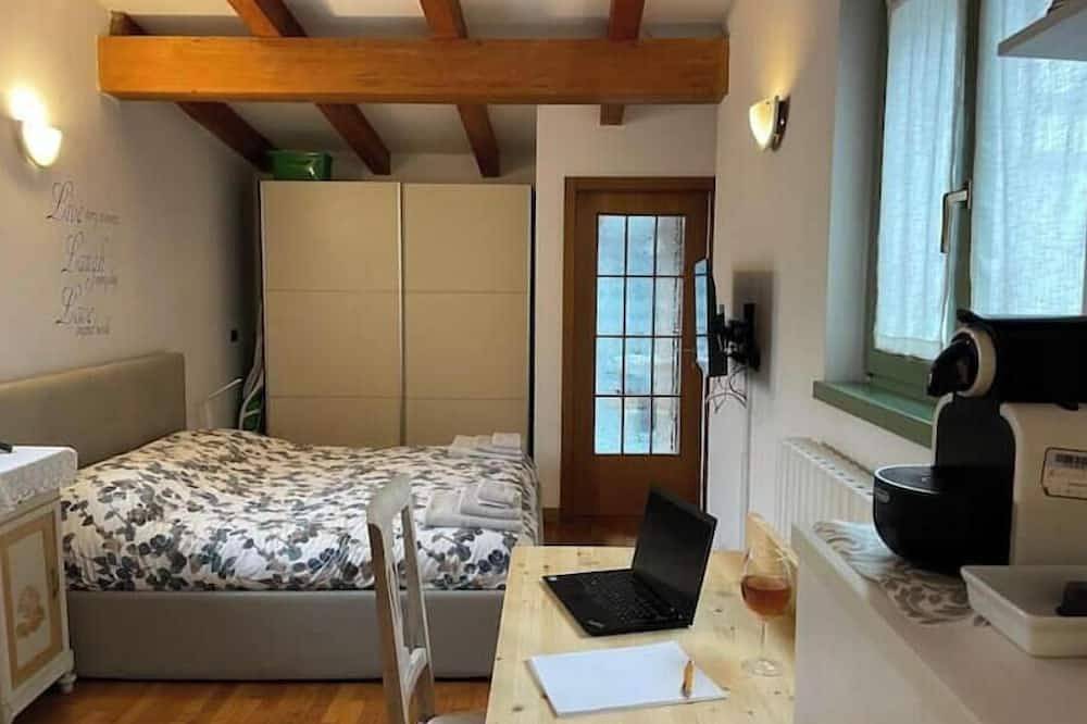 Appartamento intero, Luminoso Open Space ultimo piano in Centro Storico – Residenza Contrada Tedesca2 in Trento, Dolomiti di Fiemme