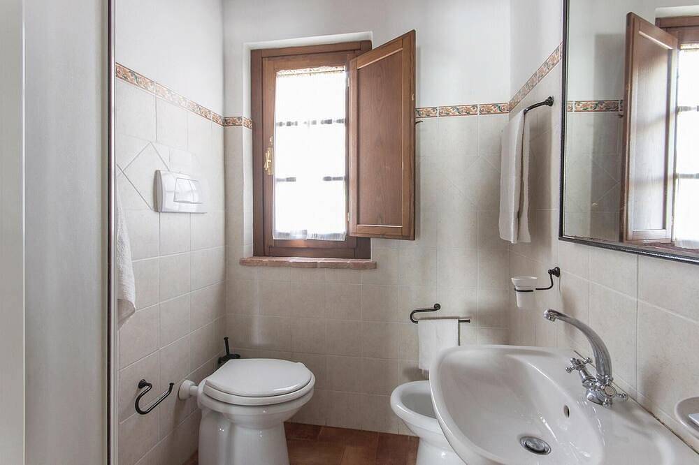 2 bedroom lovely home in Castiglion del Lago Pg in Castiglione del Lago, Lake Trasimeno