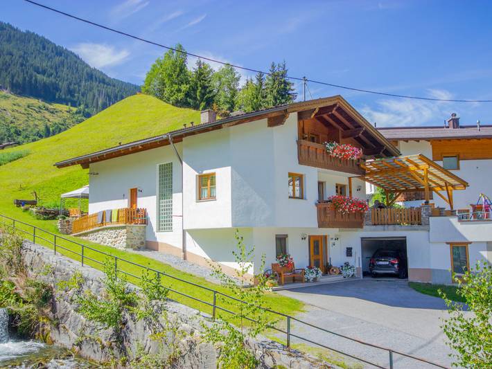 Ferienwohnung für 4 Personen, mit Balkon und Terrasse sowie Garten in See